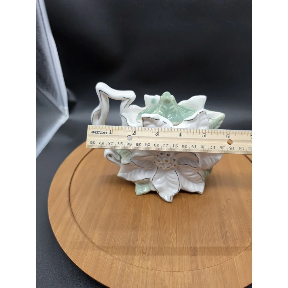 Vintage White Poinsettia Teapot Green Leaves Gold Gilt  Beautiful‎ Tea Pot